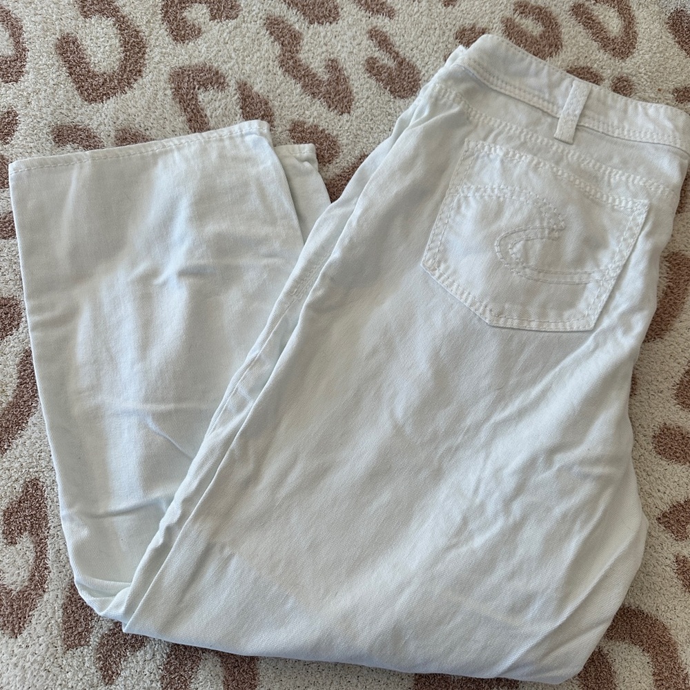 Gently Used Silver Jean Suki Capris. All White. Plus Size 18.